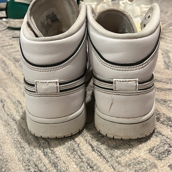 Women’s Jordan 1 mid iridescent reflective white - Picture 4 of 5